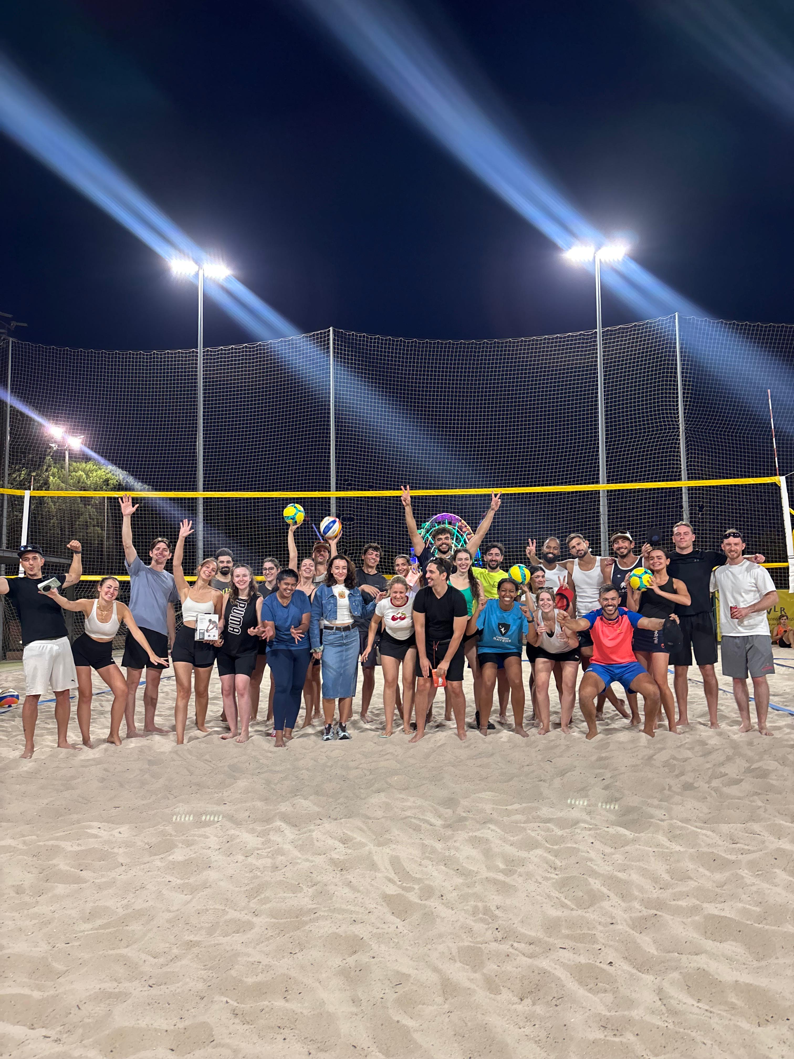 Jugador de Block Out Beach Volley en acción en la pista